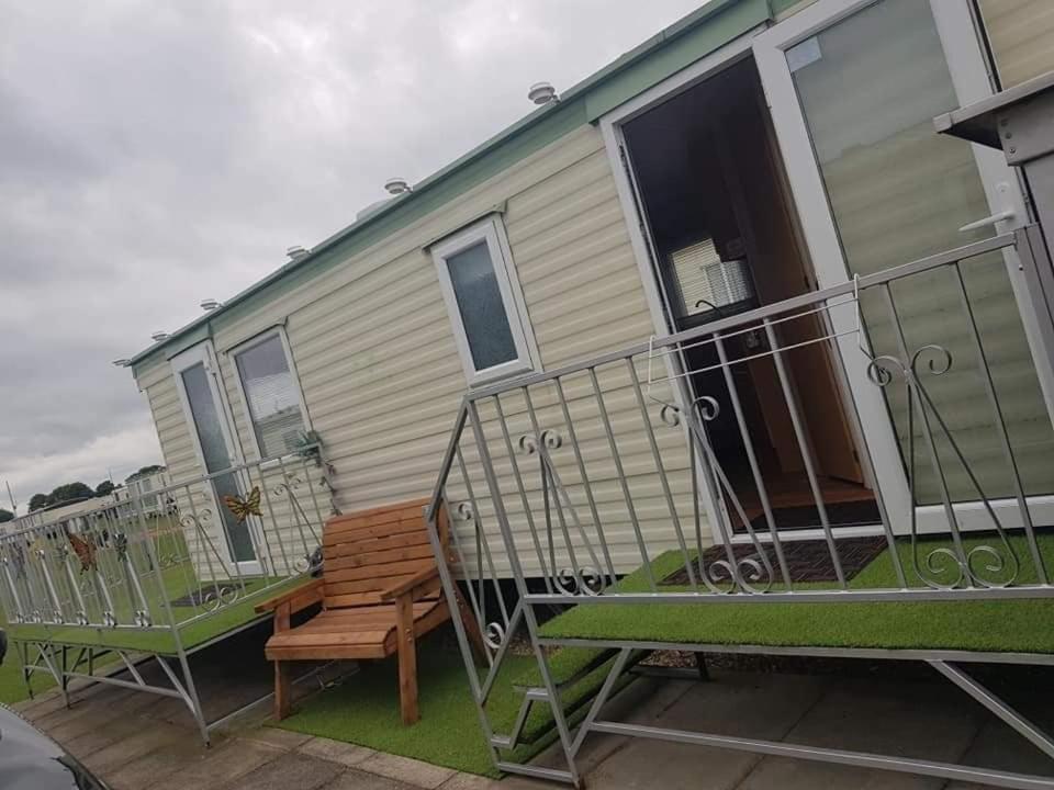 I 10 Caravan 4 Berth Chase Caravan Park Ingoldmells Exterior foto